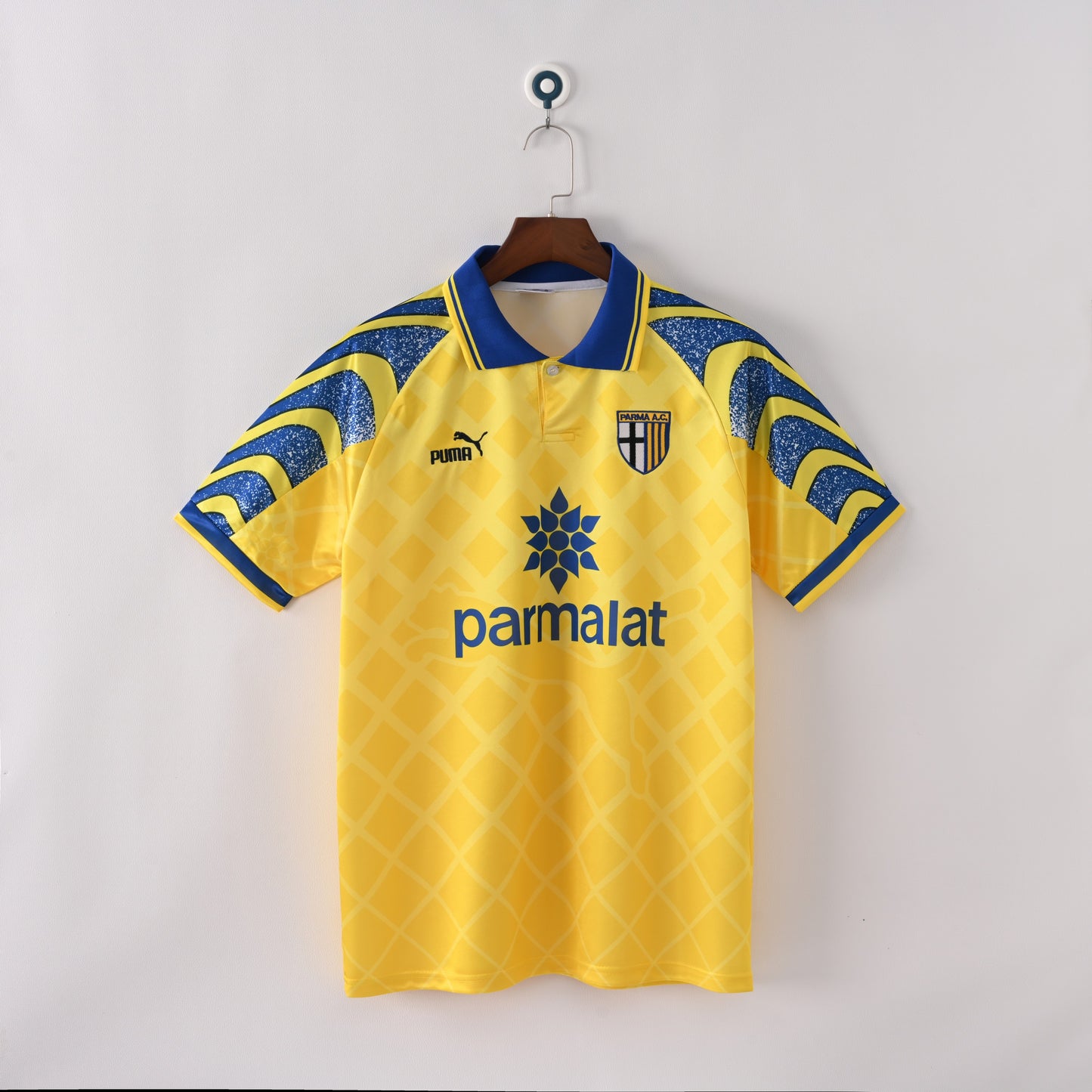 Retro 1995/97 Parma home jersey