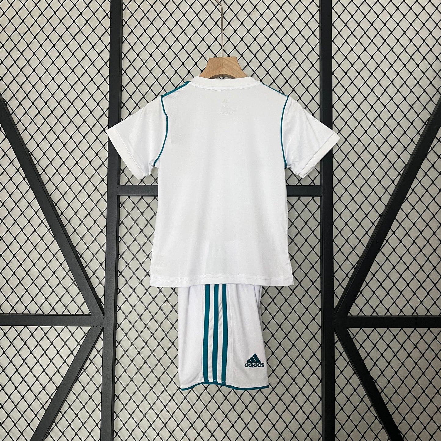 kids Real Madrid 17/18 home jersey