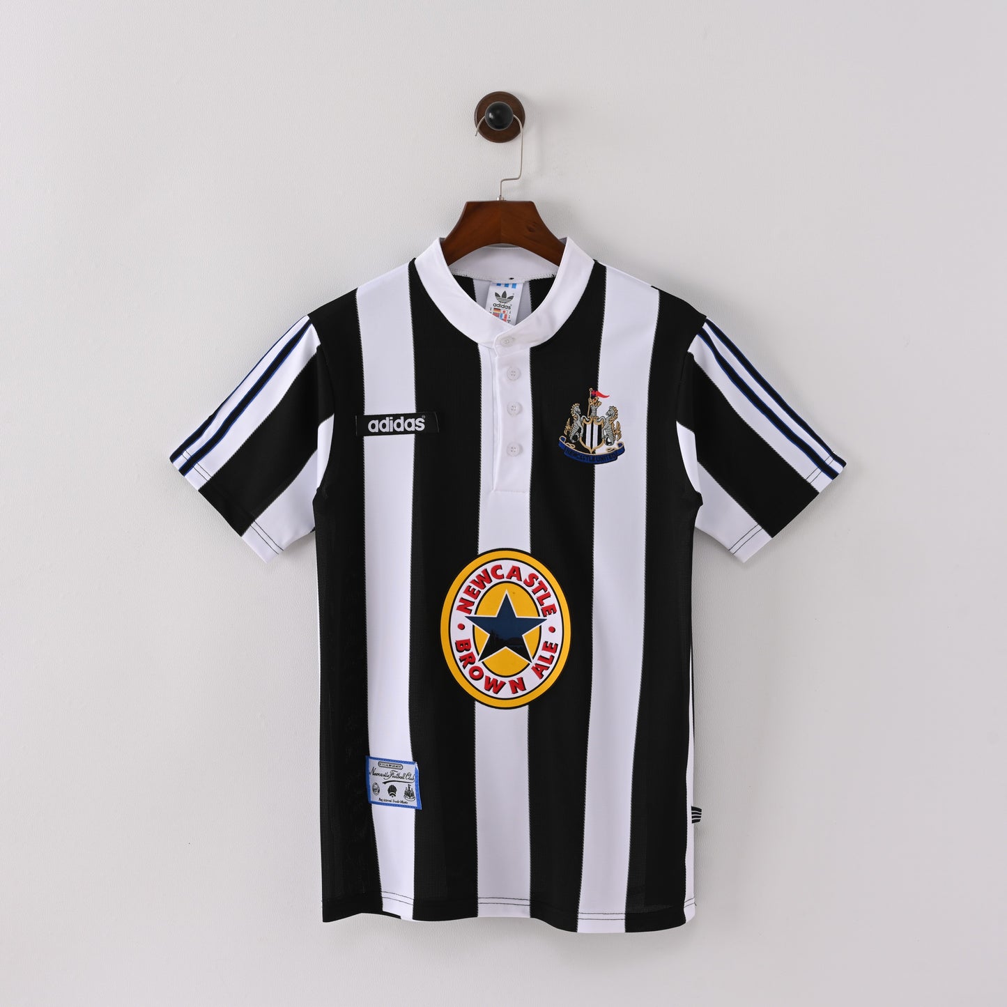 Retro 1995/96 Newcastle home jersey