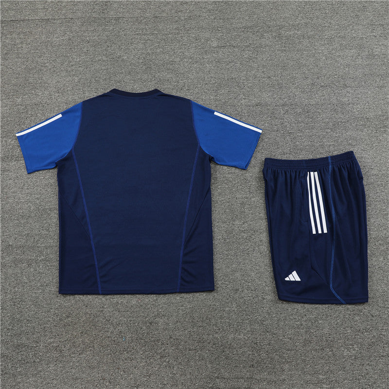 23-24 Manchester United's blue training uniform